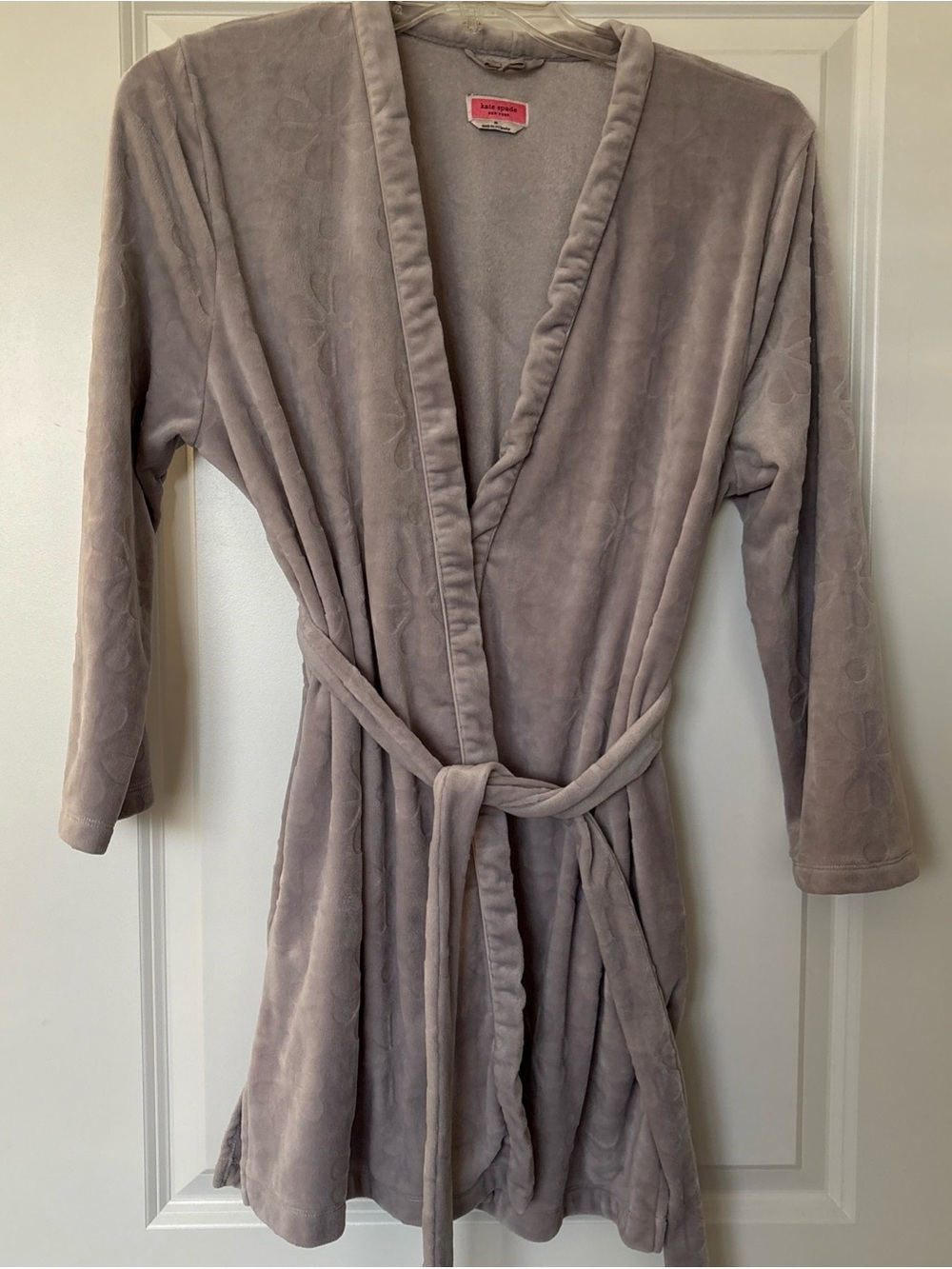 Kate Spade Embossed Floral Plush Long Sleeve Tie-Front Short Wrap Robe Gray M